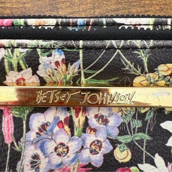 Betsey Johnson Double Pouch Wristlet Clutch Black Floral Print Purse Zip Around - Picture 2 of 8